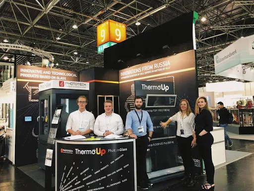 KLV LAB & Bridge-One-Seven Team at the ThermoUp stand, glasstec